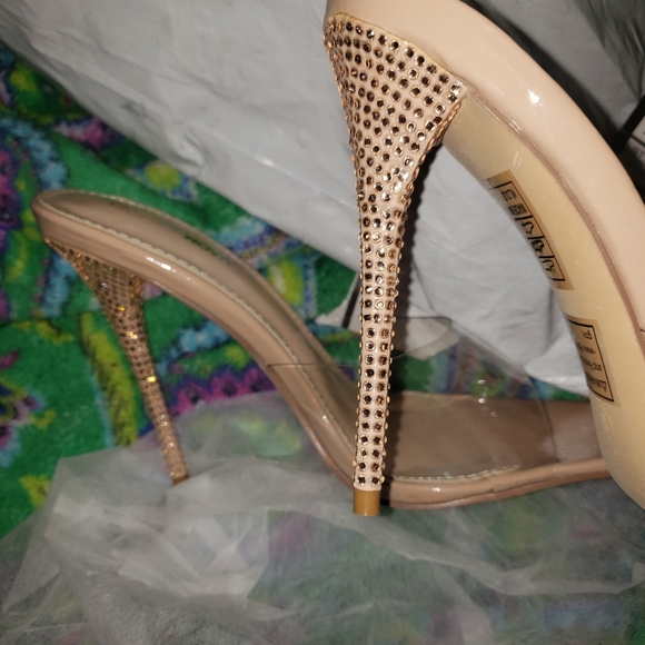 Does - Picture 2 of 3